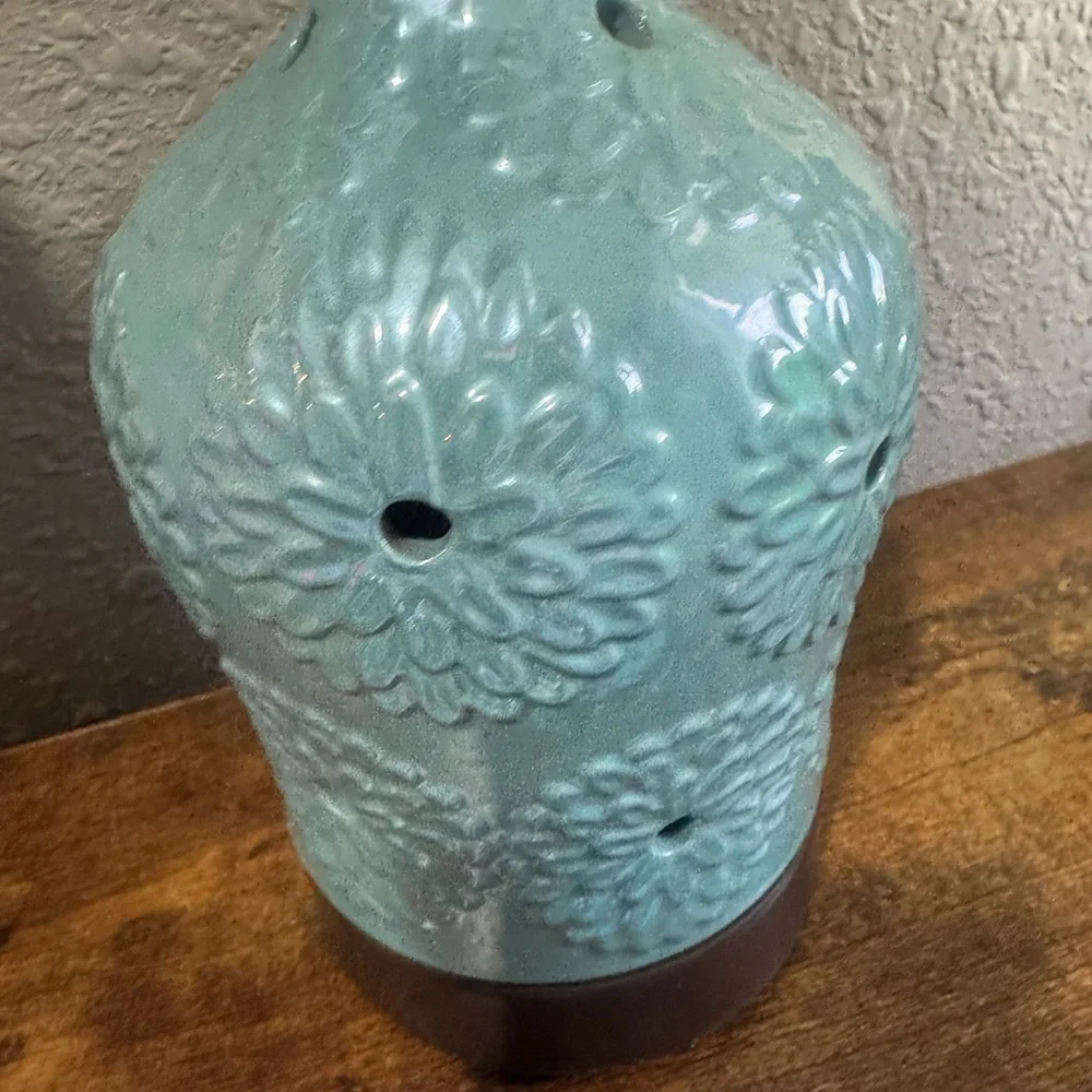 Essential oils diffuser - Picture 2 of 3